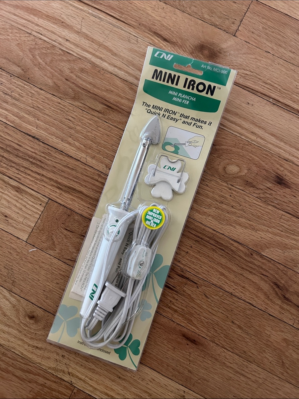 Clover Needlecraft Mini Iron